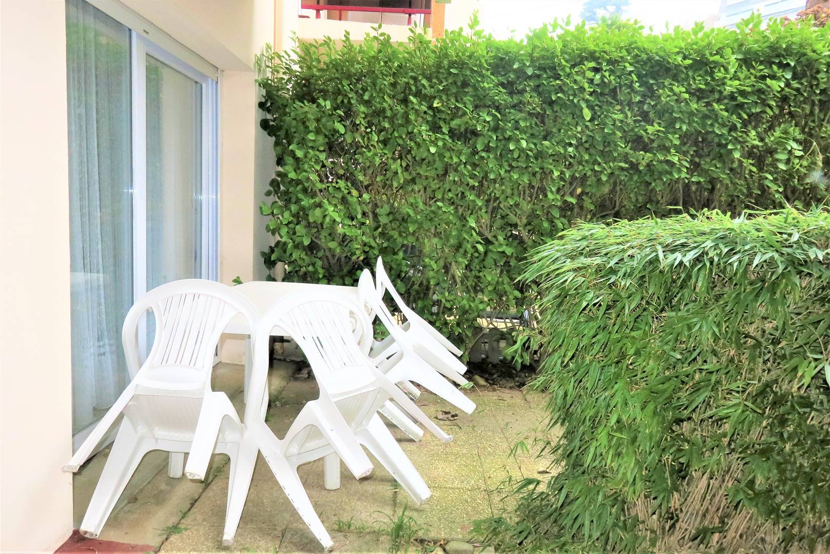 Petite terrasse privée en rez-de-jardin